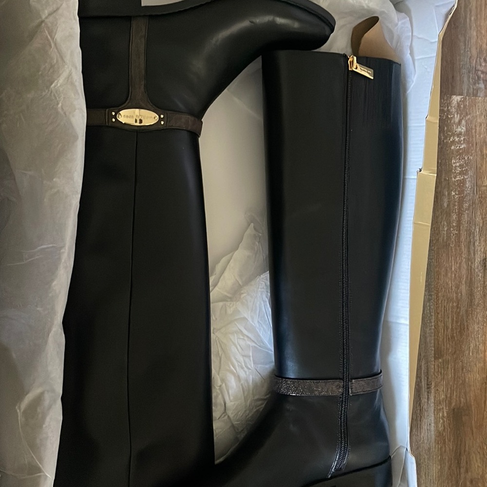 Black boots authentic Michael Kors Boots new, never worn